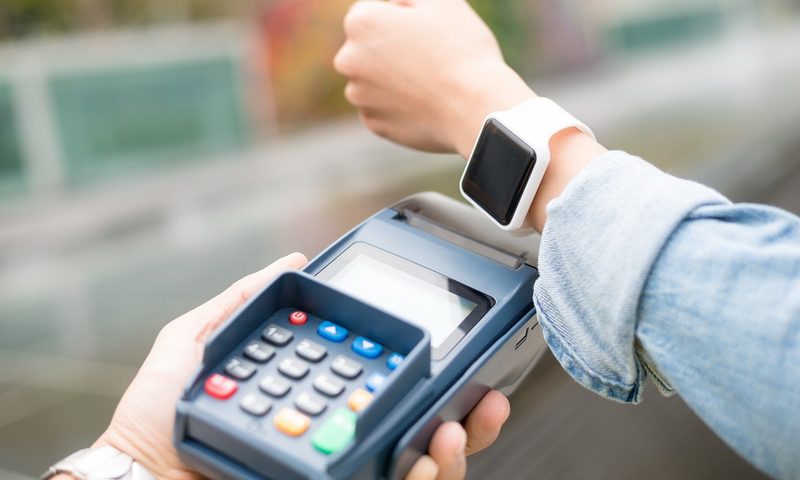 Νέα εποχή στα mobile payments. Πώς να πληρώνεις με το ρολόι σου