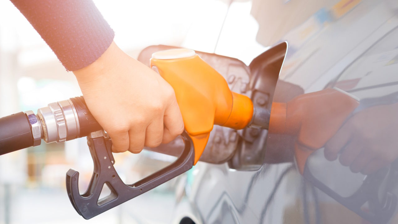 Ποιος έχει την πιο φθηνή βενζίνη; Τώρα ξέρεις!